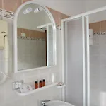 Ellymar Hotel