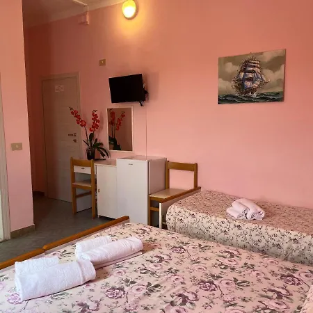 Ellymar Hotel
