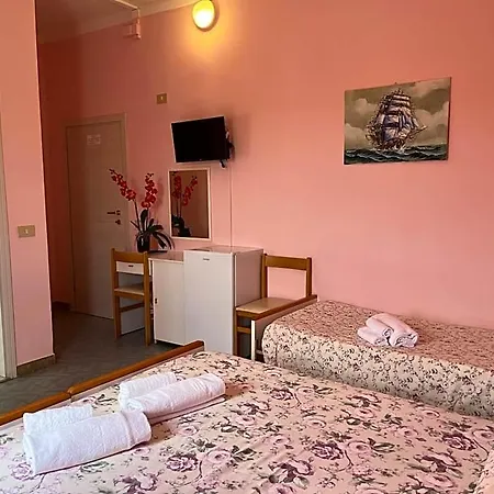 Отель Ellymar 3*